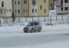 別光看雪景啦！雪天行車安全指南，速速收藏！