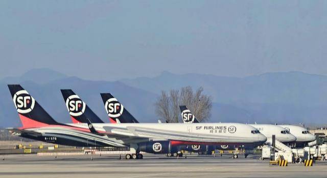 快遞企業“抱團”，順豐極兔交叉持股｜快訊