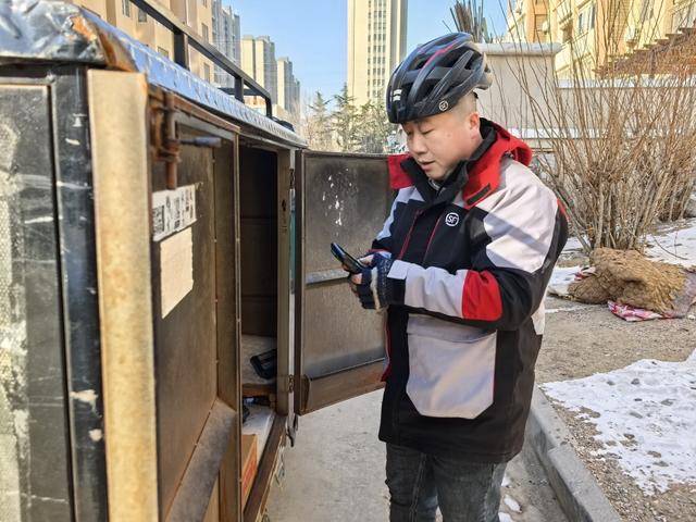 青島故事丨高考結束十餘年，快遞小哥重新考入大學