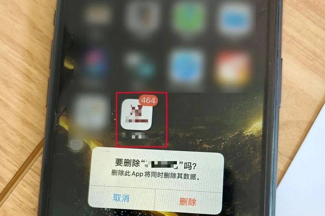 男子把6.5萬現金塞進水泥管，竟是為了投資？