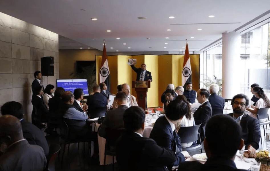 原創印度閱兵上演戲劇性一幕，殲10C殘骸模型被當花車，慶祝“大捷”