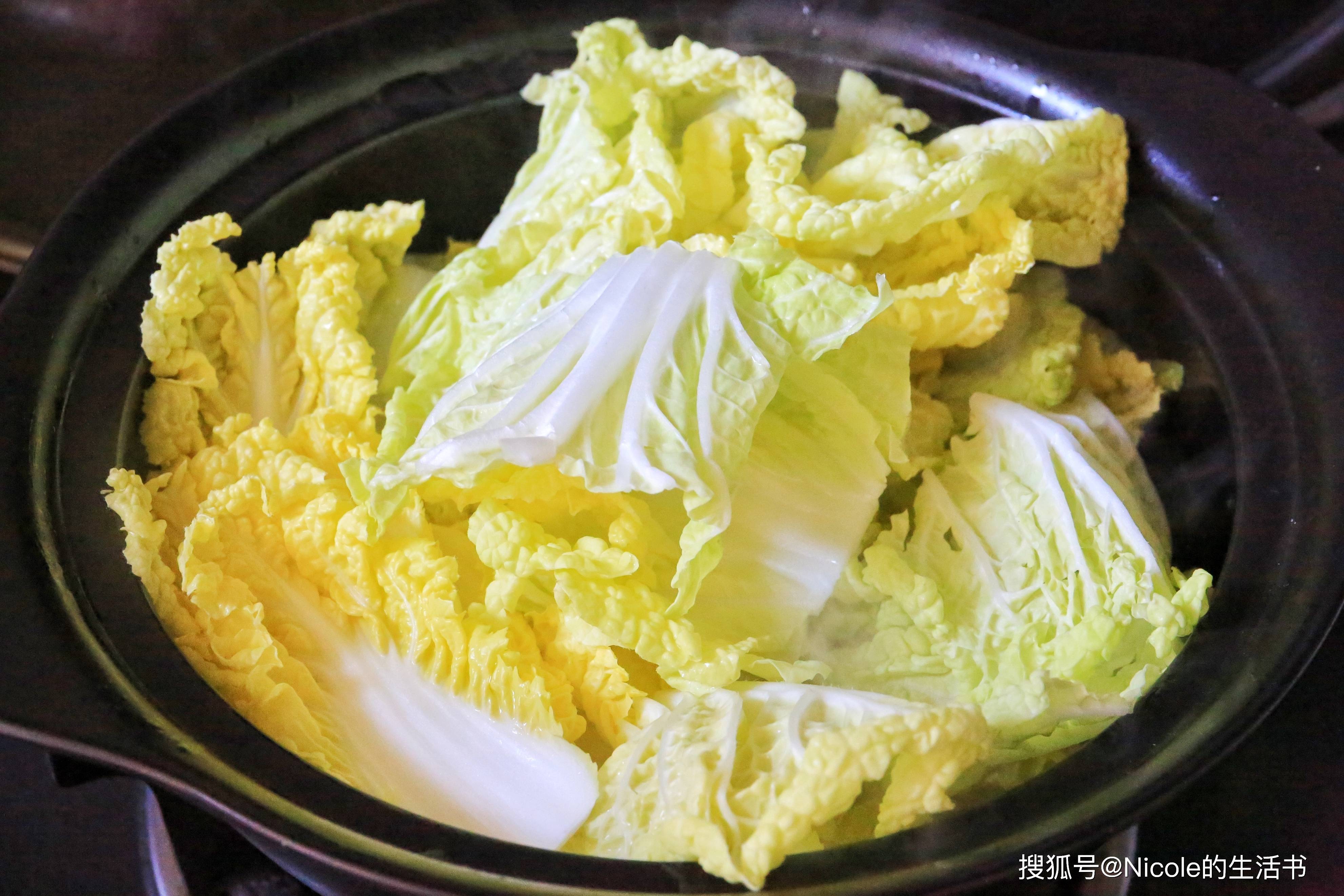 原創帶來無限暖意的秋冬美食：砂鍋白菜丸子煲