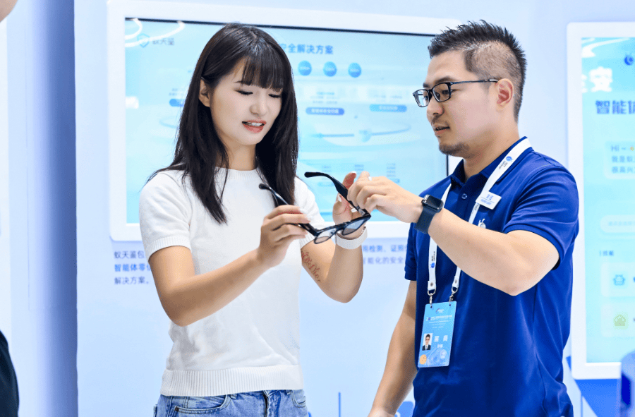 原創當AI眼鏡學會掃福，一切有點不一樣了