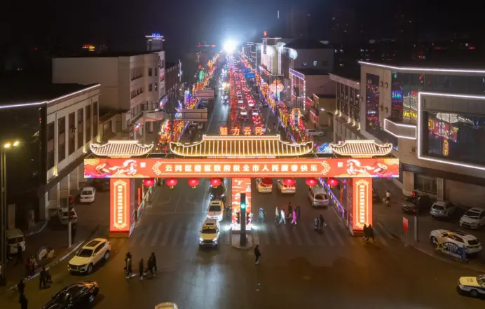 山西雲岡區：花燈映街巷 美食醉人心