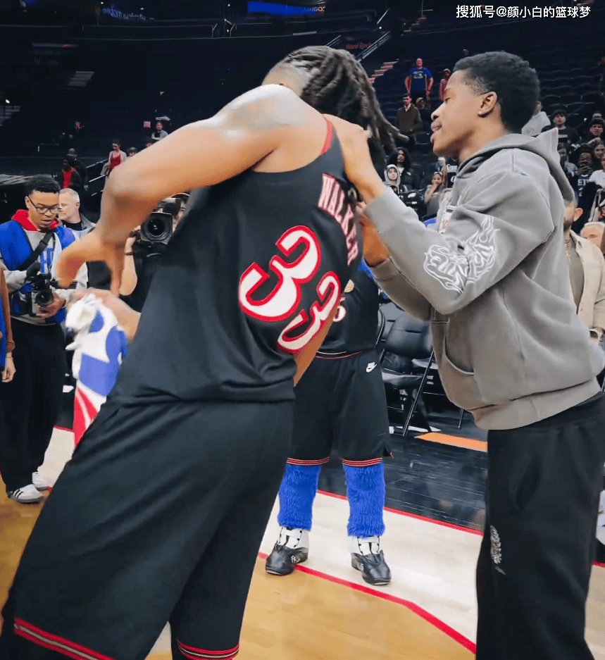 原創喬治替身是他？72萬鋒線背靠背轟42+17 賽場舞蹈引爆費城球館