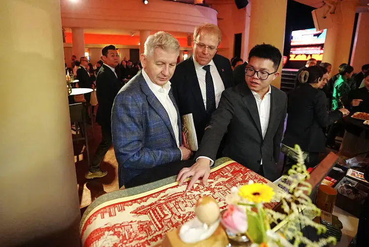 溫泉、“渝味360碗”……重慶美食美景亮相全球最大旅遊專業展會