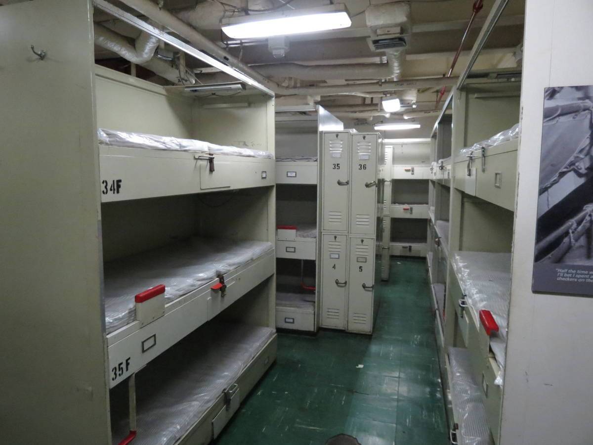 原創大火燒超30小時！福特號內部慘狀曝光，600人只能睡地板