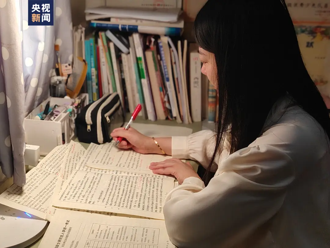 416分、初試第一！為鼓勵初中生女兒，41歲媽媽考上了研究生