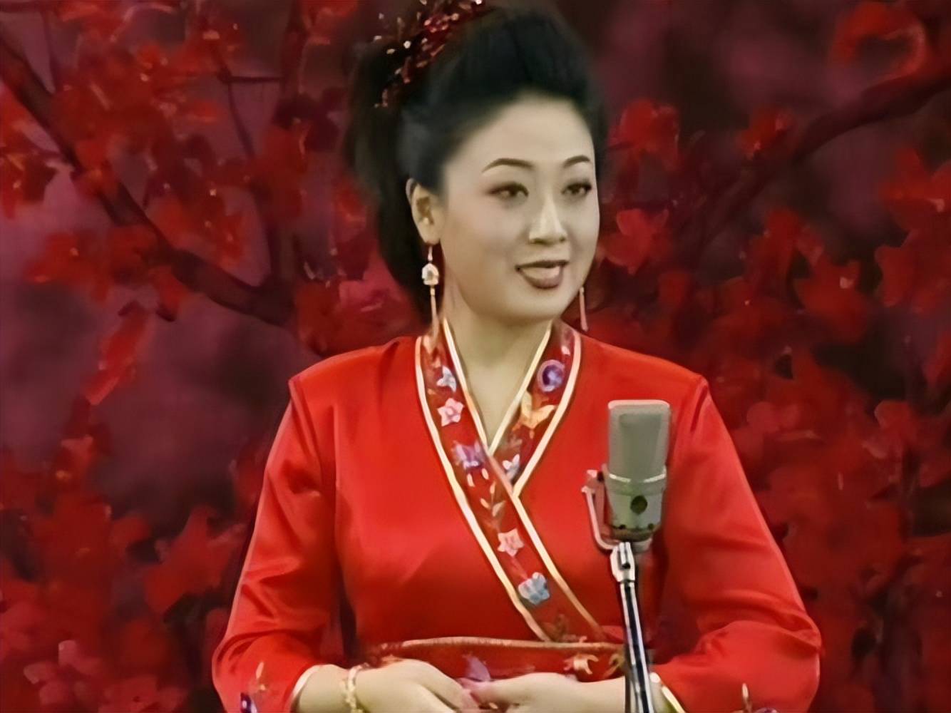 原創她是京劇大師，41歲抑鬱早逝，今兒子考入戲劇學院，母親仍思念她
