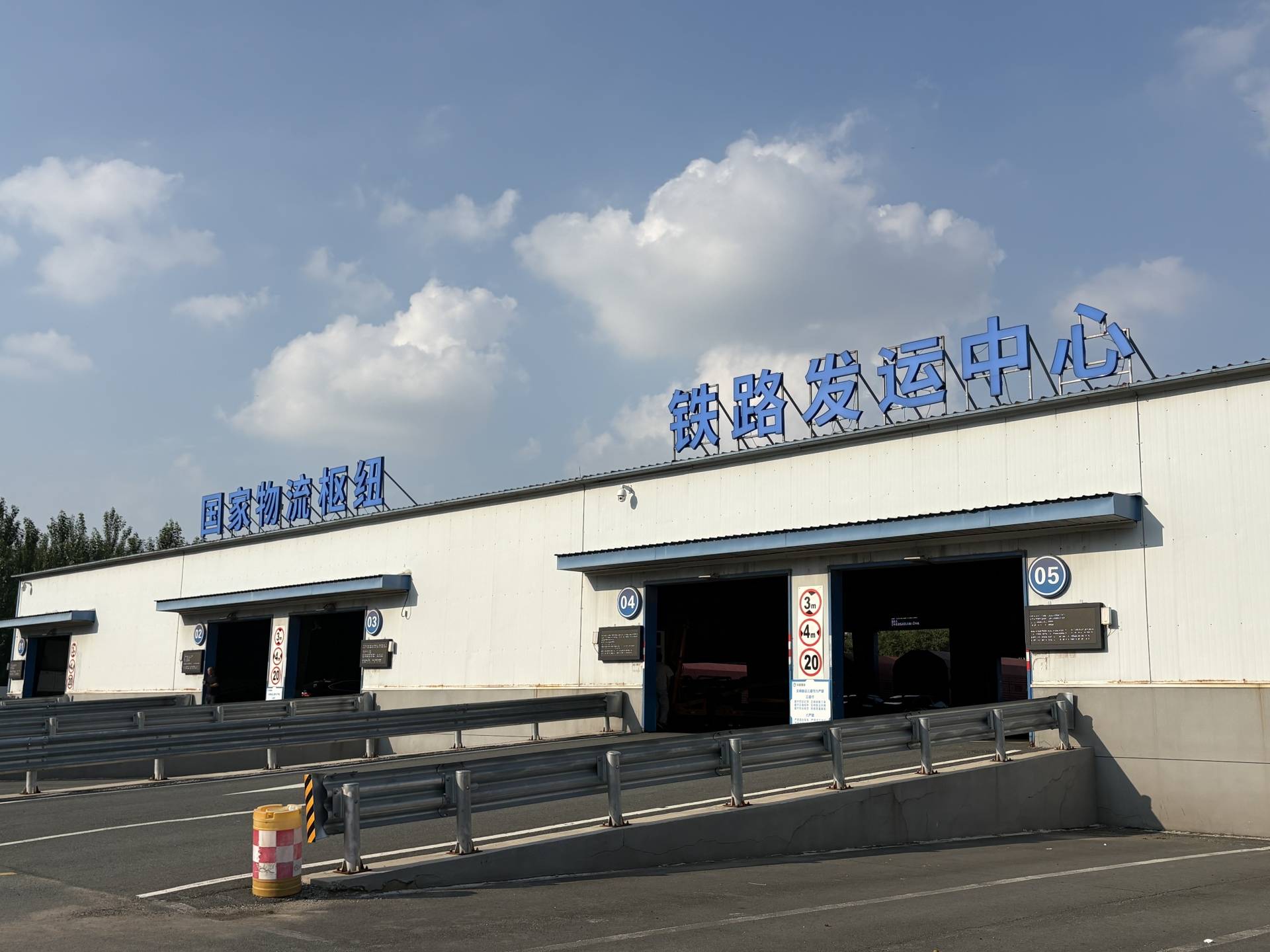 54秒下線一臺整車、汽車“上下鋪坐火車”⋯⋯實探智慧化運輸場景：看汽車物流如何降本增效