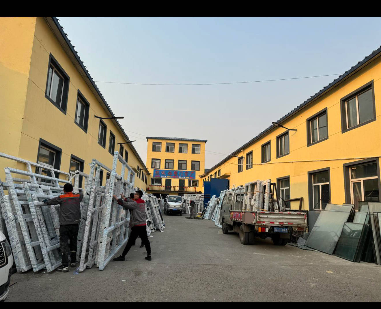 鋁合金門窗廠家推薦，鴻誠鋁塑門窗本地定製更貼心