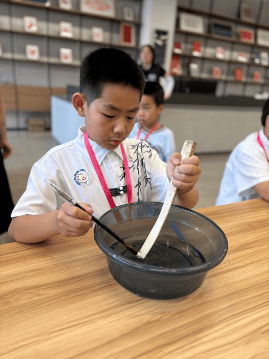 紙載千年文脈 傳承非遺匠心 —— 西園新村小學走進宣紙博物館開展文化研學
