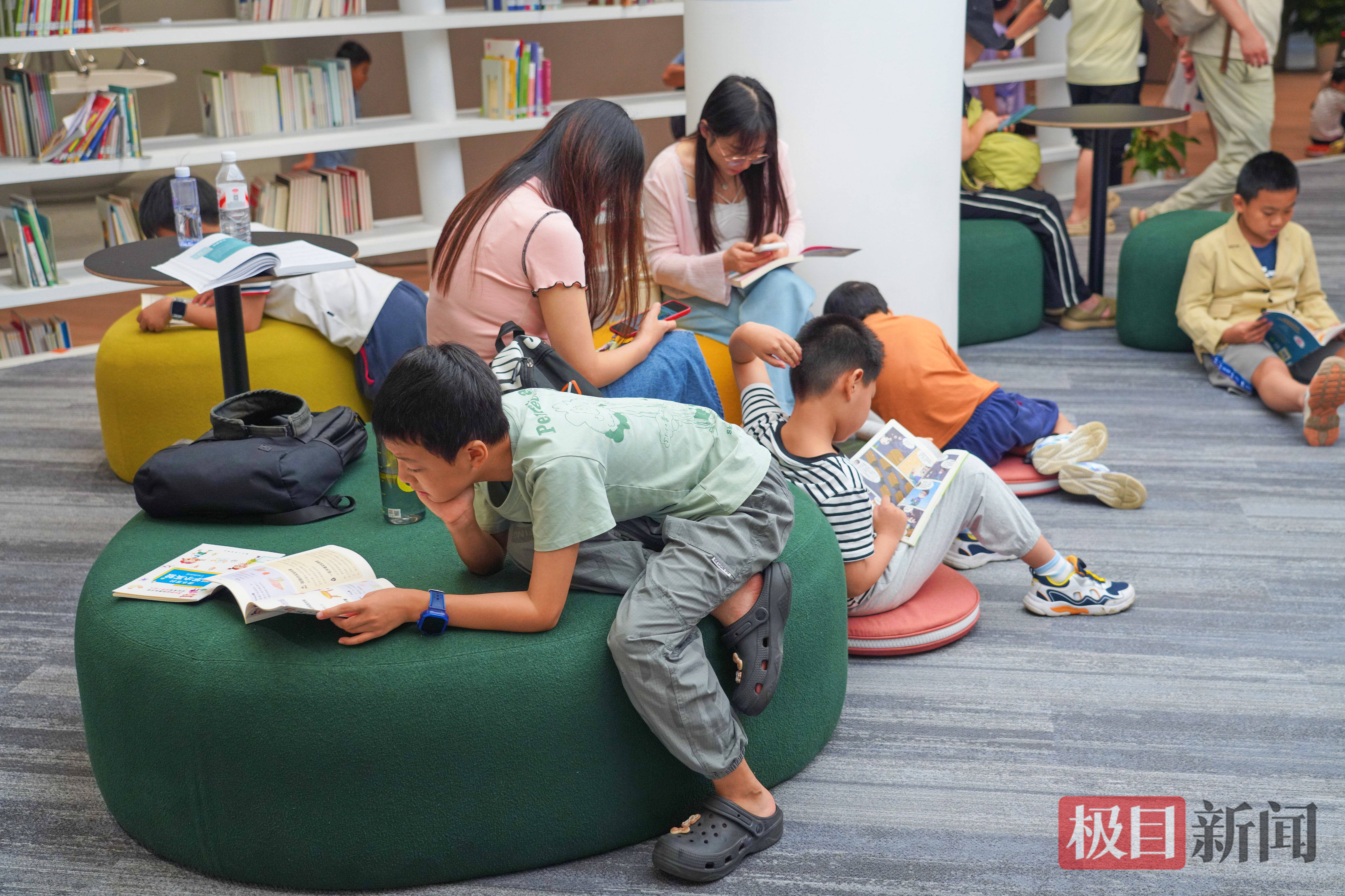 週末書香濃，武漢光谷圖書館迎來閱讀熱潮