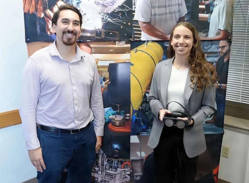 原創AR眼鏡融合GPS定位，實習生為美軍醫破解戰場搜救難題