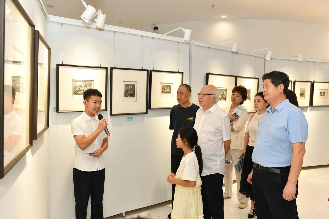 嶗山區第一中學“美術館式學校”揭牌，迎來首屆國際藝術名家邀請展