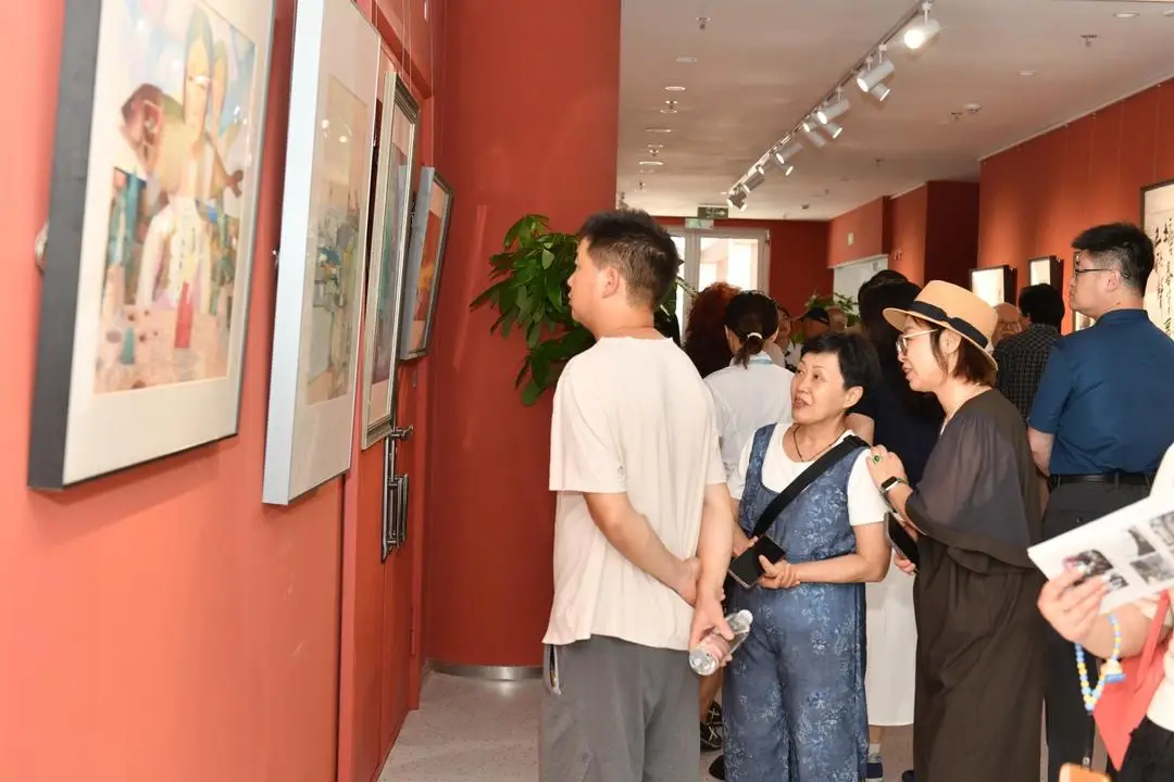 嶗山區第一中學“美術館式學校”揭牌，迎來首屆國際藝術名家邀請展
